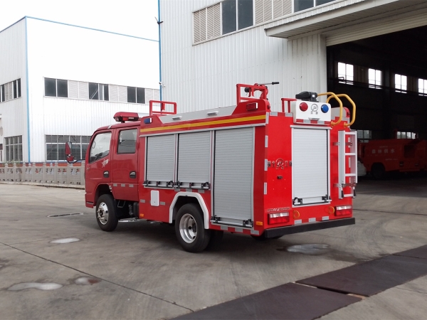 藍牌東風0.6噸雙排水罐消防車