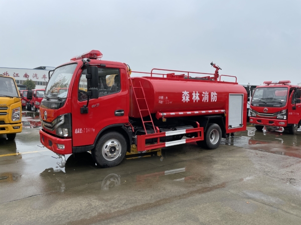 東風小多利卡消防灑水車