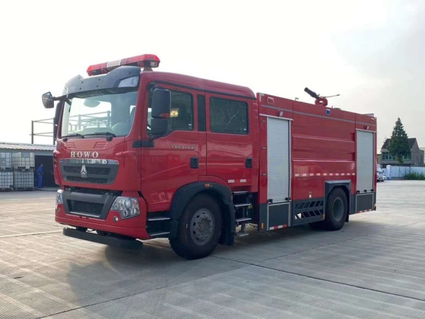 豪沃8噸水罐消防車