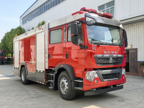 豪沃8.3噸泡沫消防車