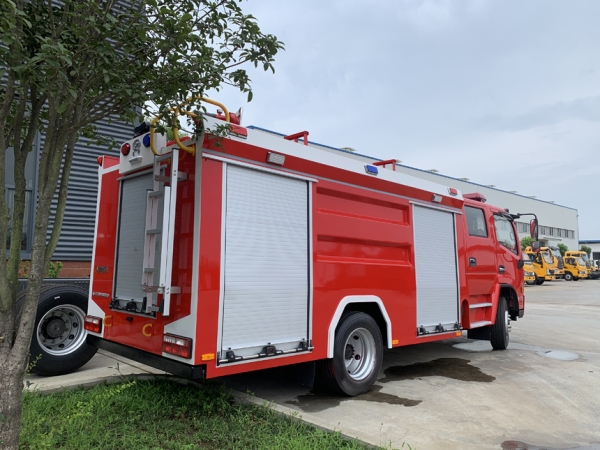 東風5噸泡沫消防車