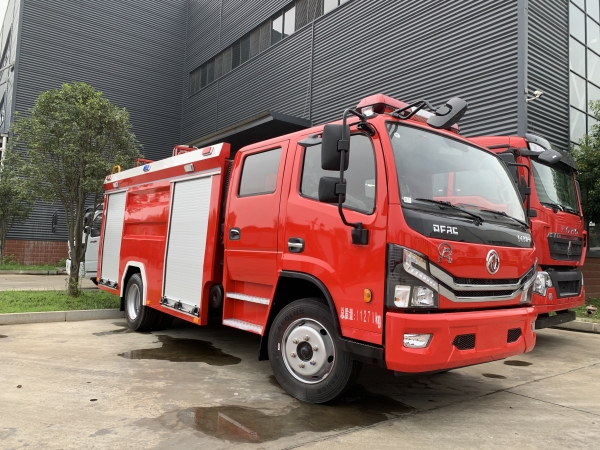 東風(fēng)5噸水罐消防車